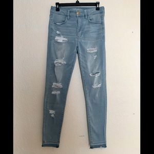 AE light wash distressed jeggings